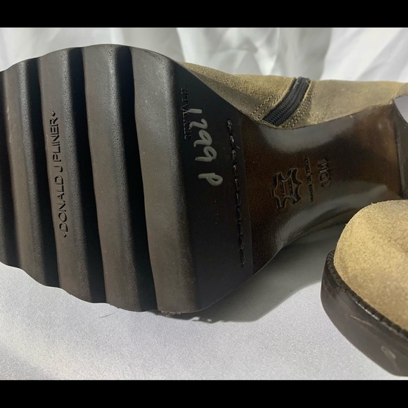 Donald J. Pliner leather heeled boots . - Picture 3 of 10